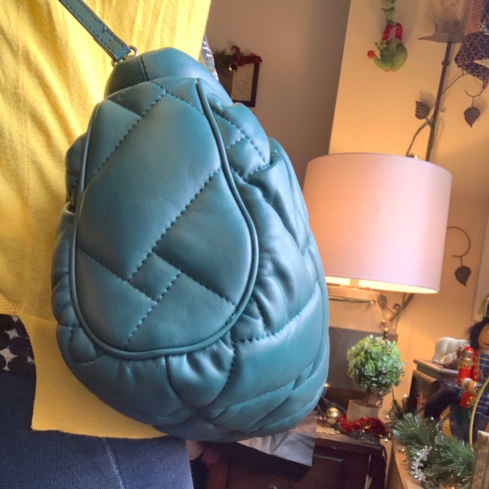 SOLD⛔️Authentic KURT GEIGER LONDON QUILTED LEATHER CONVERTIBLE TOP ZIP CLUTCH - Picture 10 of 16